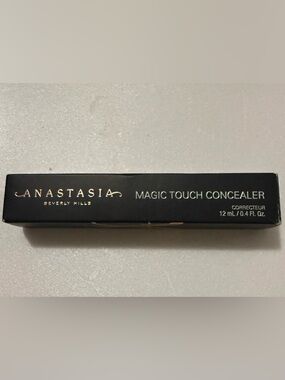 Anastasia Beverly Hills Magic Touch Concealer 23